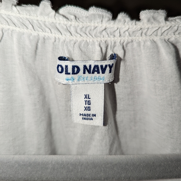 Women's XL (Tall) Old Navy white top - Picture 2 of 2
